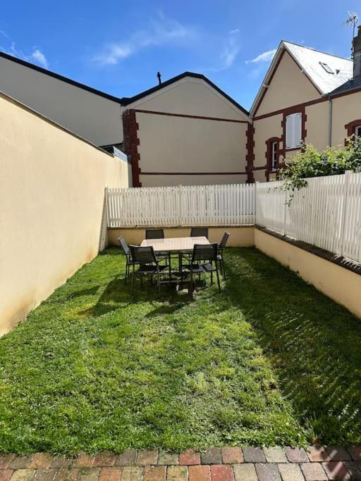 « Maison Sauge » Et Son Jardin Deauville Exterior photo